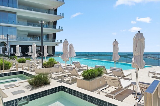 Building Photo - 300 Biscayne Blvd