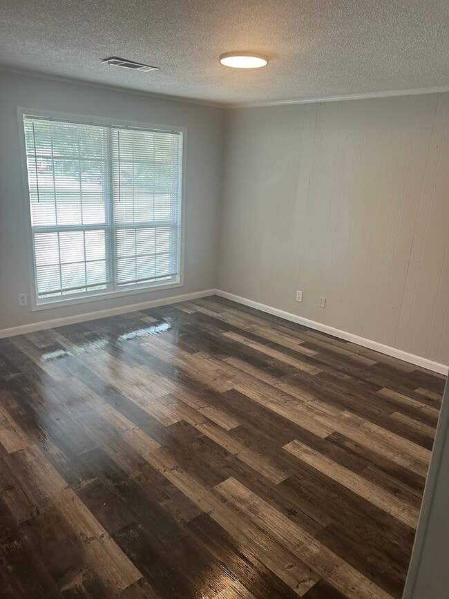 Building Photo - 610 Dogwood View Dr
