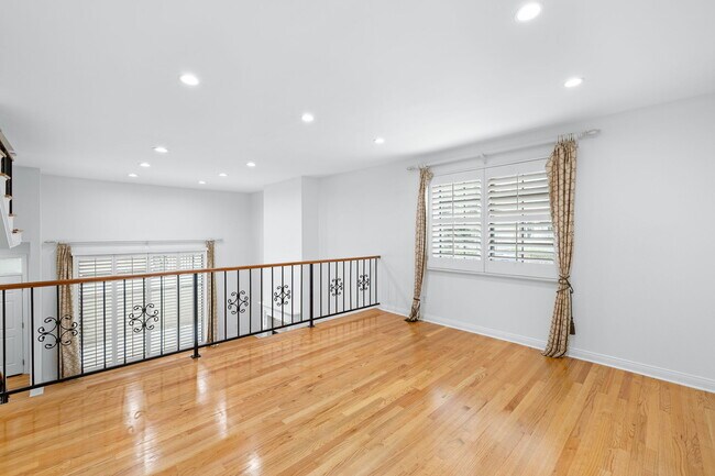 Building Photo - 2450 E Del Mar Blvd