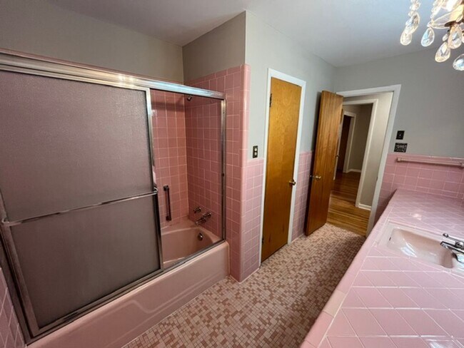 Building Photo - Very Nice 3 Bedroom 2 Bathroom House near the University of Arkansas Little Rock