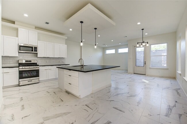 Building Photo - 2922 El Fenice Ln