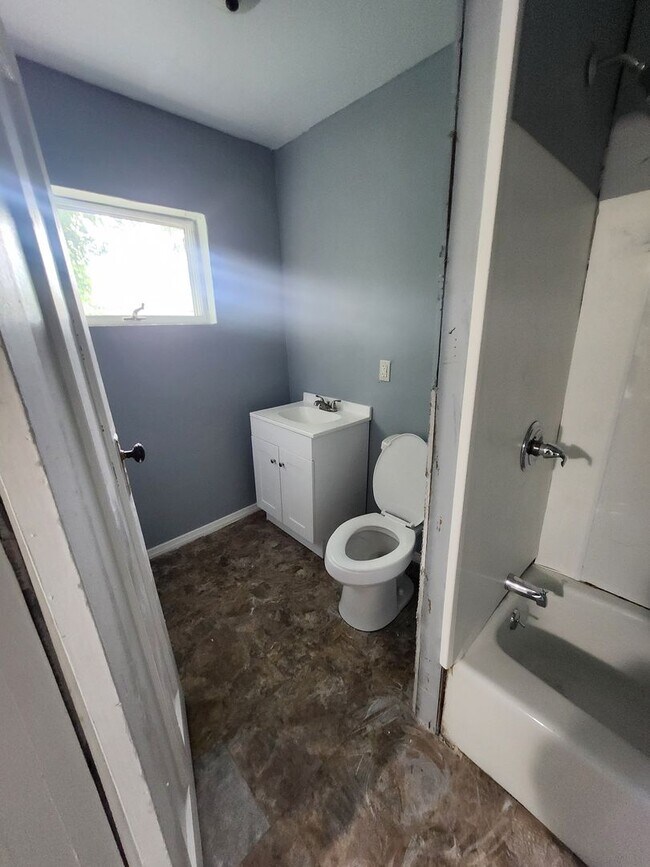 Building Photo - 1 bedroom west side