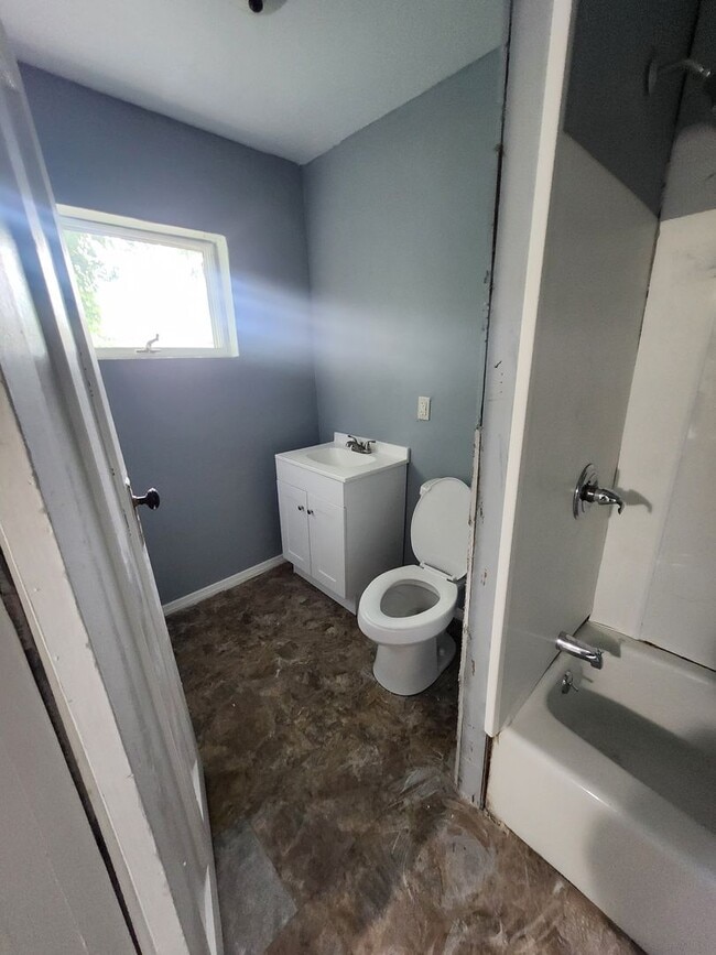 Building Photo - Townhouse style 1 bedroom unit