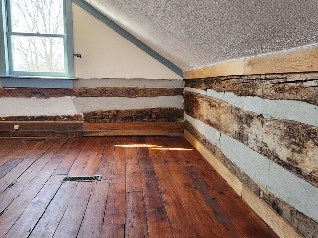 Building Photo - Writer's Retreat is a sweet rustic log cabin with 1 BR, 1 Ba located 4 miles from Lexington.