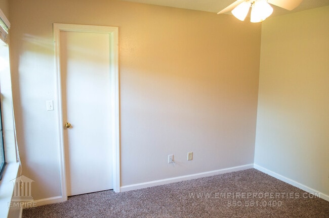 Building Photo - Beautiful Large home off of Mahan