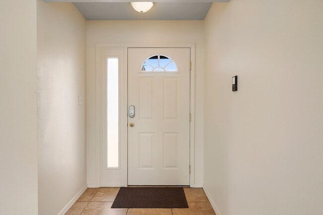 Building Photo - For Rent | 3 Bed / 2 Bath | 1-Car Garage |...