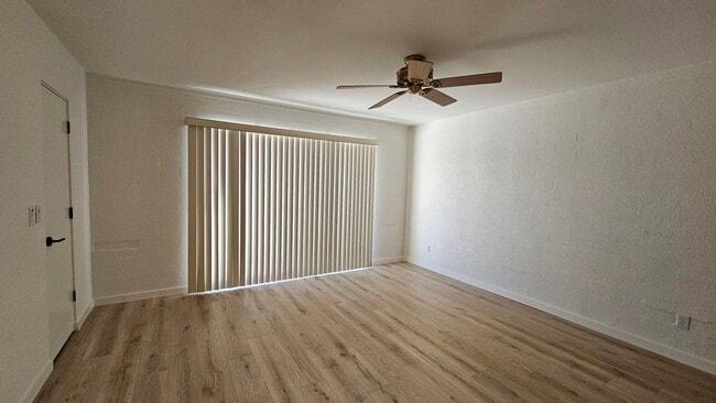 Building Photo - This is a must-see chic and updated townho...
