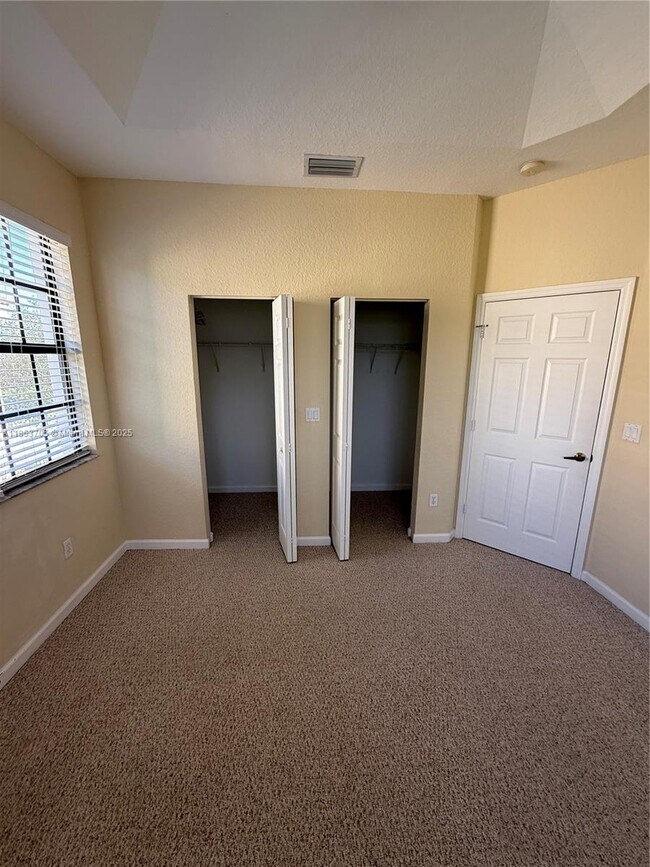 Building Photo - 1760 SW Via Rossa