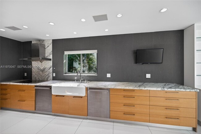 Building Photo - 1000 N Shore Dr