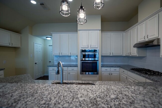 Building Photo - 4BR SFR • Walk-In Pantry • Fenced Yard in Coventry