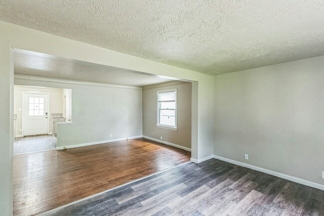 Building Photo - 5185 Clement Ave