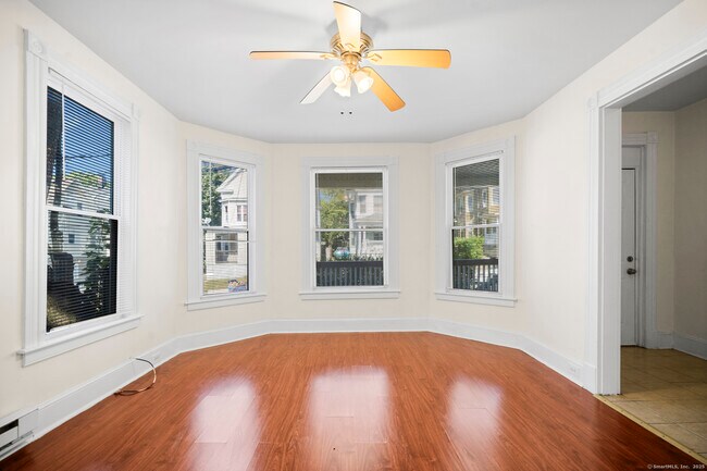 Building Photo - 215 Woodlawn Terrace