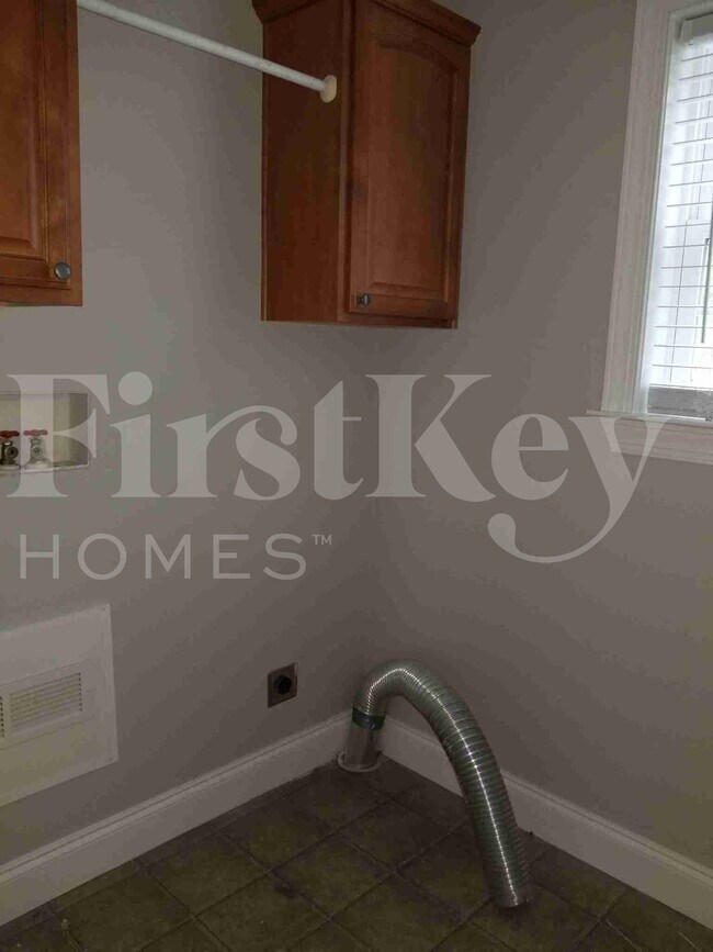 Building Photo - 1911 Chestnut Oak Ln