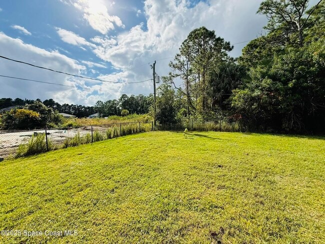 Building Photo - 3232 Wallace Ave