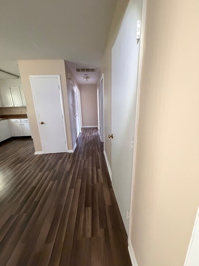 Building Photo - Immaculate 2 BR | 1 BA Apartment in Goldsboro *Water/Trash/Lawn Care Included!* Scott Hills Apts