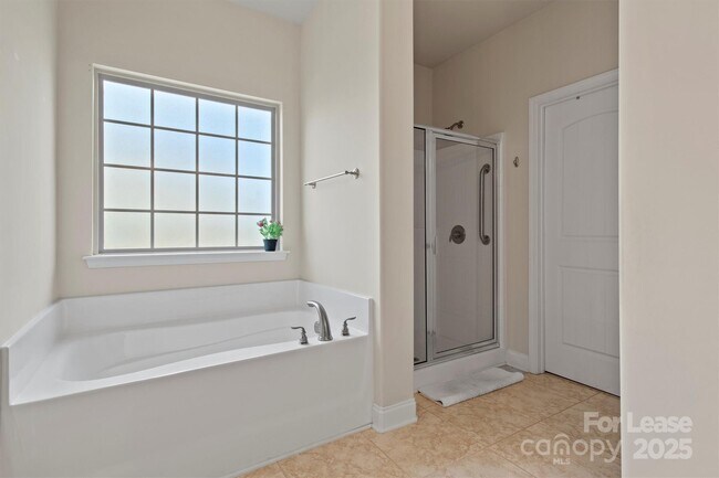Building Photo - 7266 Kenyon Dr