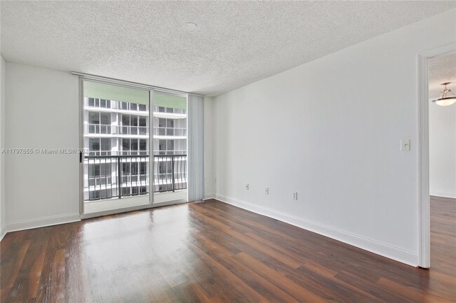 Building Photo - 1756 N Bayshore Dr