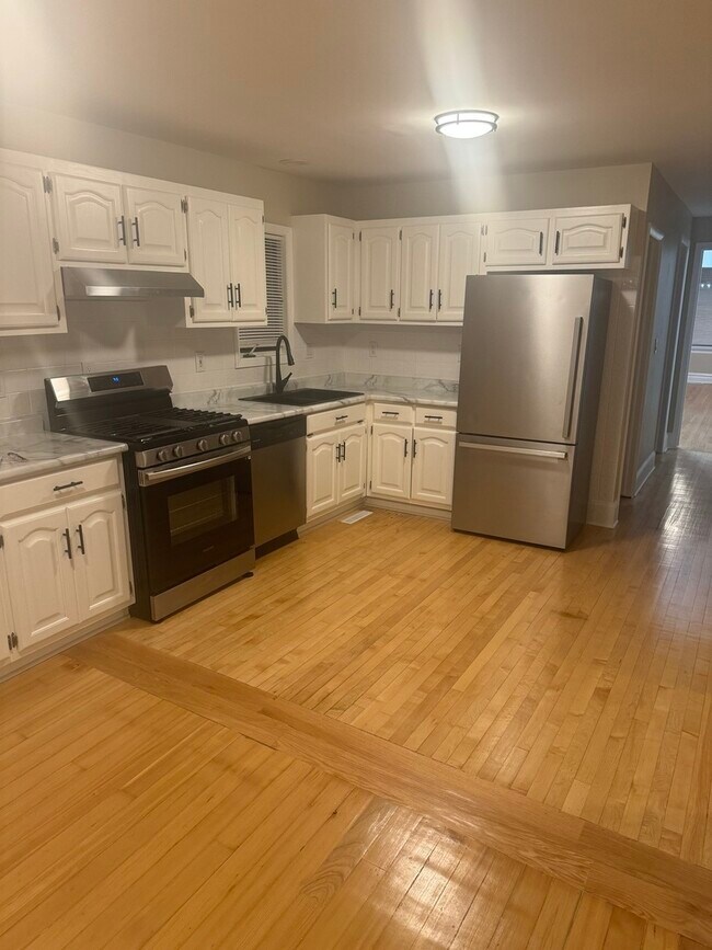 Building Photo - 5632 W Berenice Ave