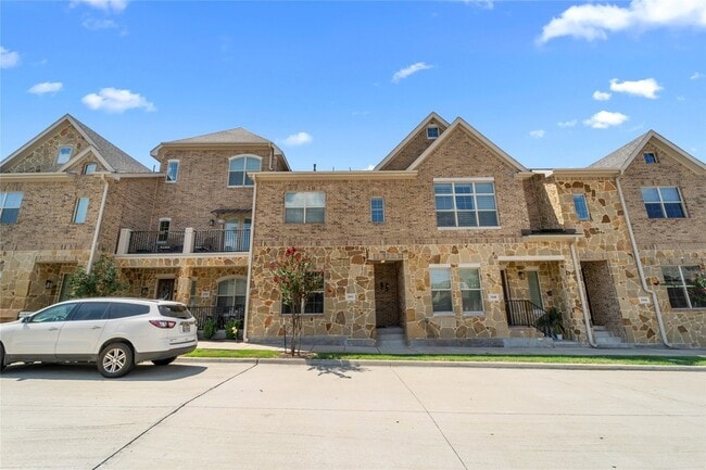 Building Photo - 2952 Sheridan Dr