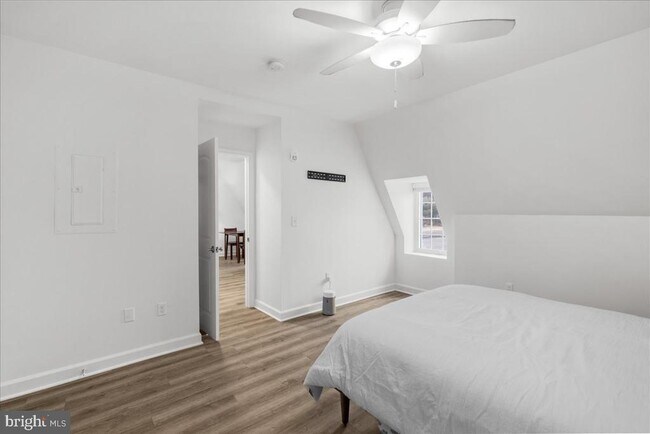 Building Photo - 380 Broadview Ave