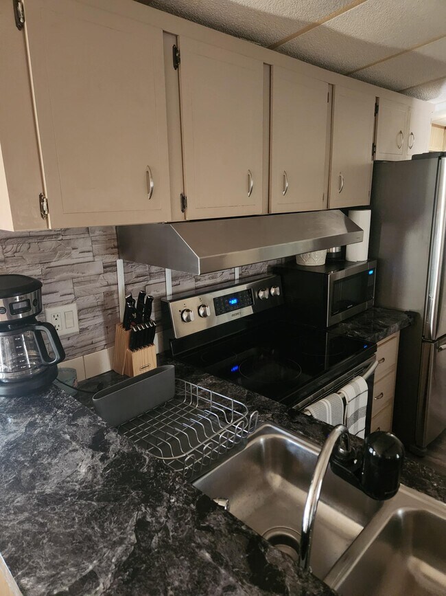 Building Photo - 2121 New Tampa Hwy