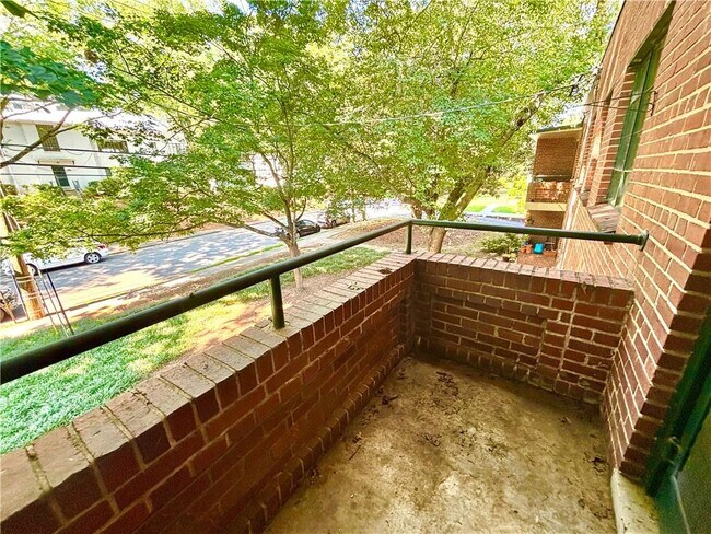 Building Photo - 1380 Chalmette Dr NE