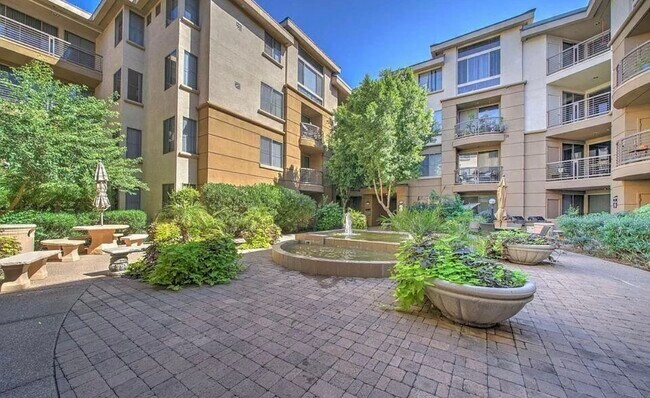 Building Photo - 1701 E Colter St