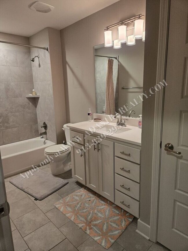 Building Photo - Beautiful Like New Townhome in De Soto-Available NOW!!