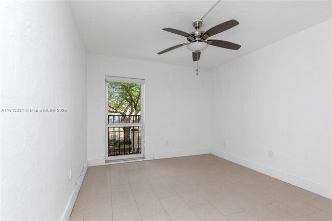 Building Photo - 6890 N Kendall Dr