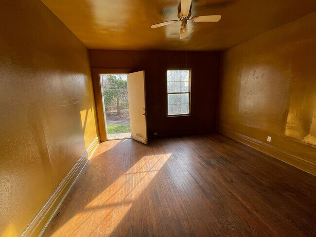 Building Photo - 2816 Milton St