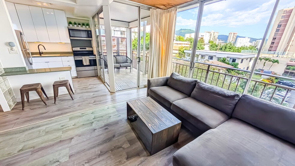 Building Photo - 1415 Victoria St