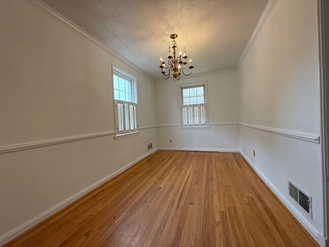 Building Photo - Three Bedroom 1 Bath house in Baltimore