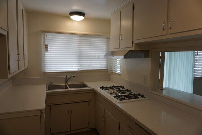 Kitchen - 11628 Mayfield Ave