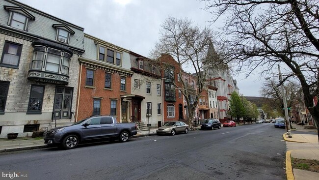 Building Photo - 19 S 11th St