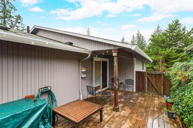 Building Photo - 3 Bedroom, 2 Bath House Near Portland Community College on Quiet Dead-end Street