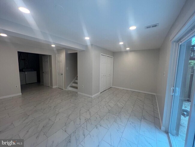 Building Photo - 4200 Gerry Ln