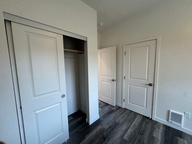 Building Photo - 3535 Hatteras Ave