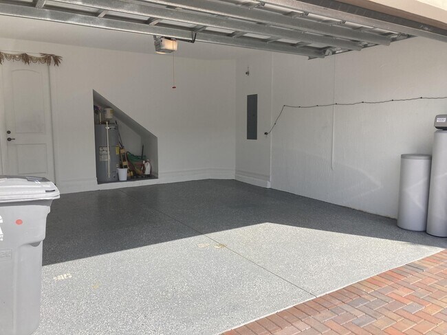 Building Photo - 10092 Brickhill Dr