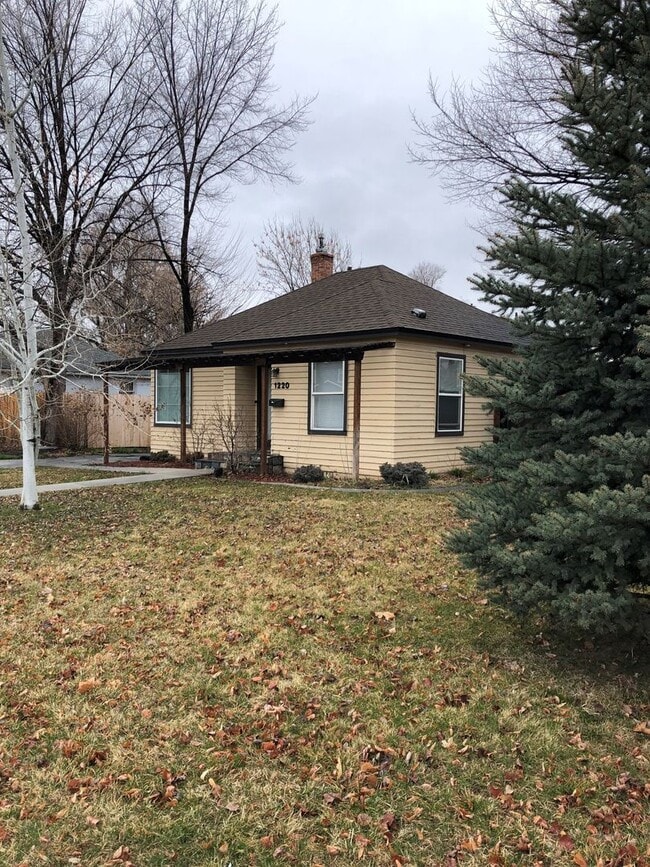 Building Photo - 2 Bedroom Bungalow close to BSU.