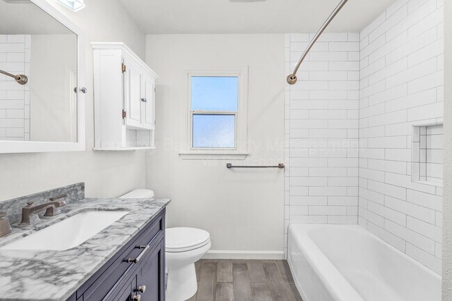 Building Photo - 12 Lilac St