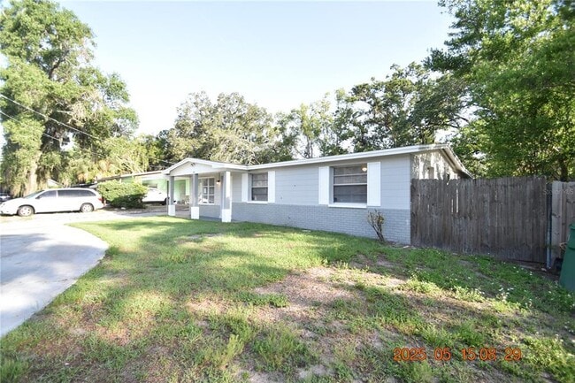 Building Photo - 3908 E Hanna Ave