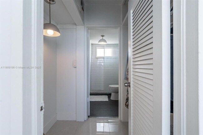 Building Photo - 9101 E Bay Harbor Dr