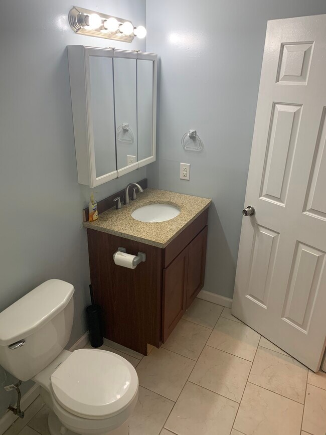 Building Photo - 1420 Menard St