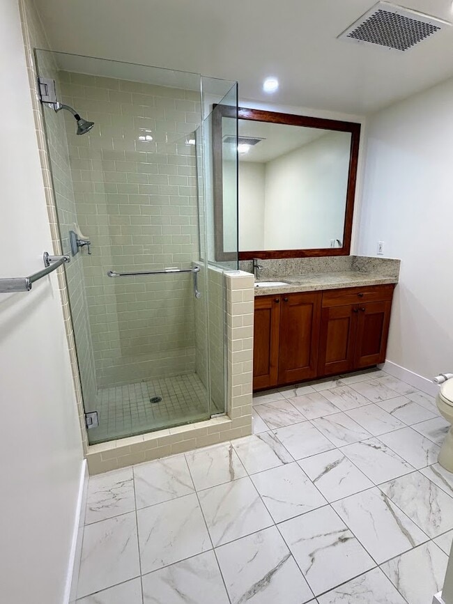 Building Photo - 700 W Harbor Dr