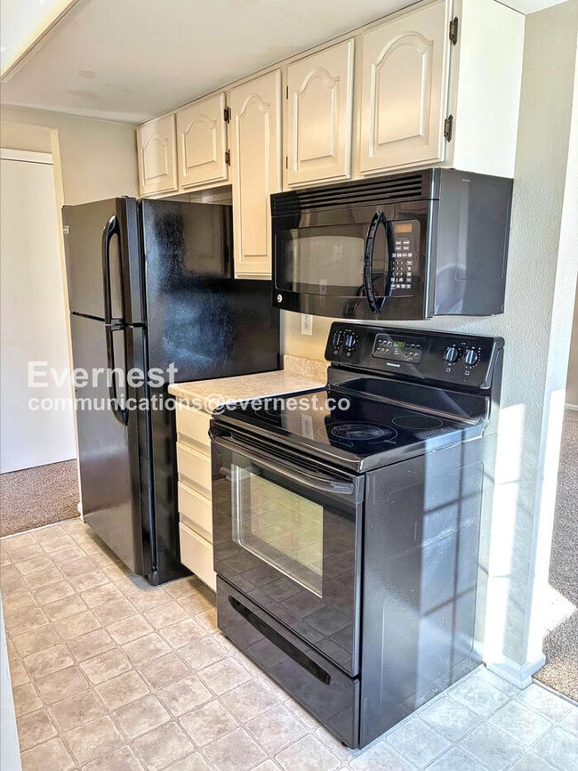 Building Photo - 2924 Ross Dr