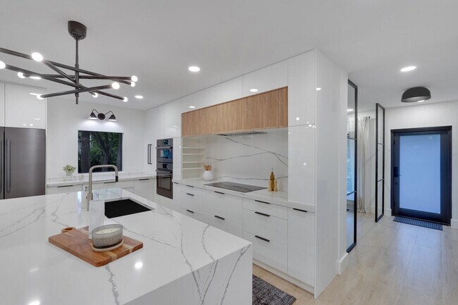 Building Photo - 2735 Polo Island Dr