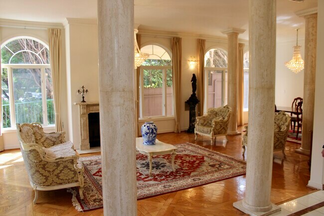 Building Photo - 623 Palisades Ave