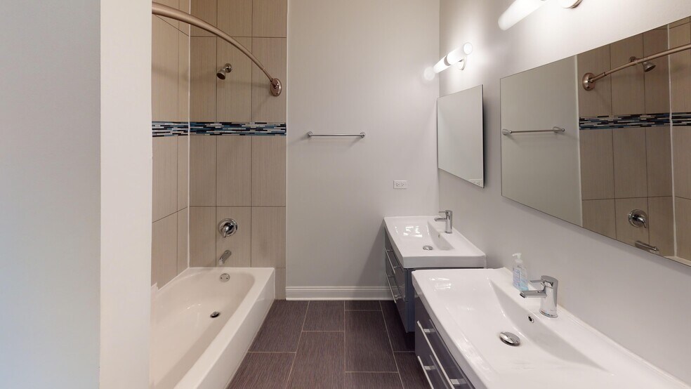 Building Photo - 1355 W Bryn Mawr Ave