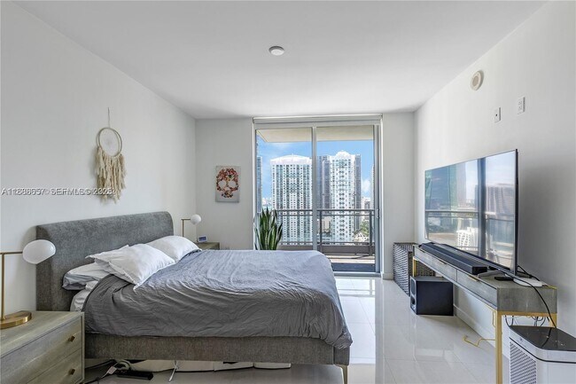 Building Photo - 92 SW 3rd St