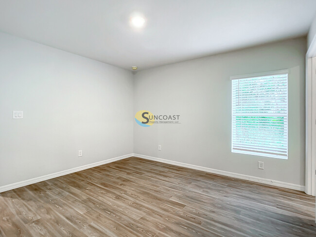 Building Photo - 177 Lomond Dr